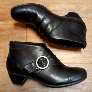 Aravon ankle boots waterproof black leather 8.5